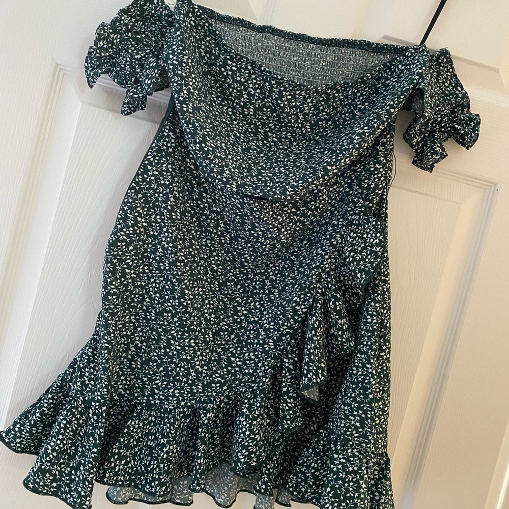 Off shoulder flirty dress ❤️
